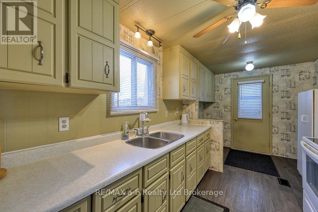#63 746112 TOWNSHIP ROAD 4 - 9