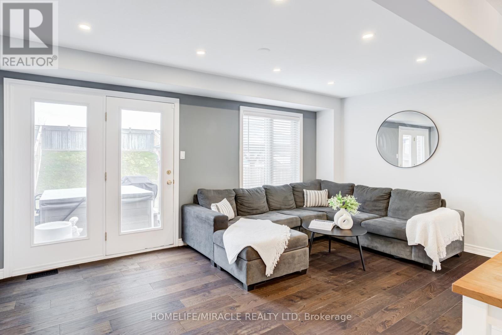 179 HUTCHINSON DRIVE - 25