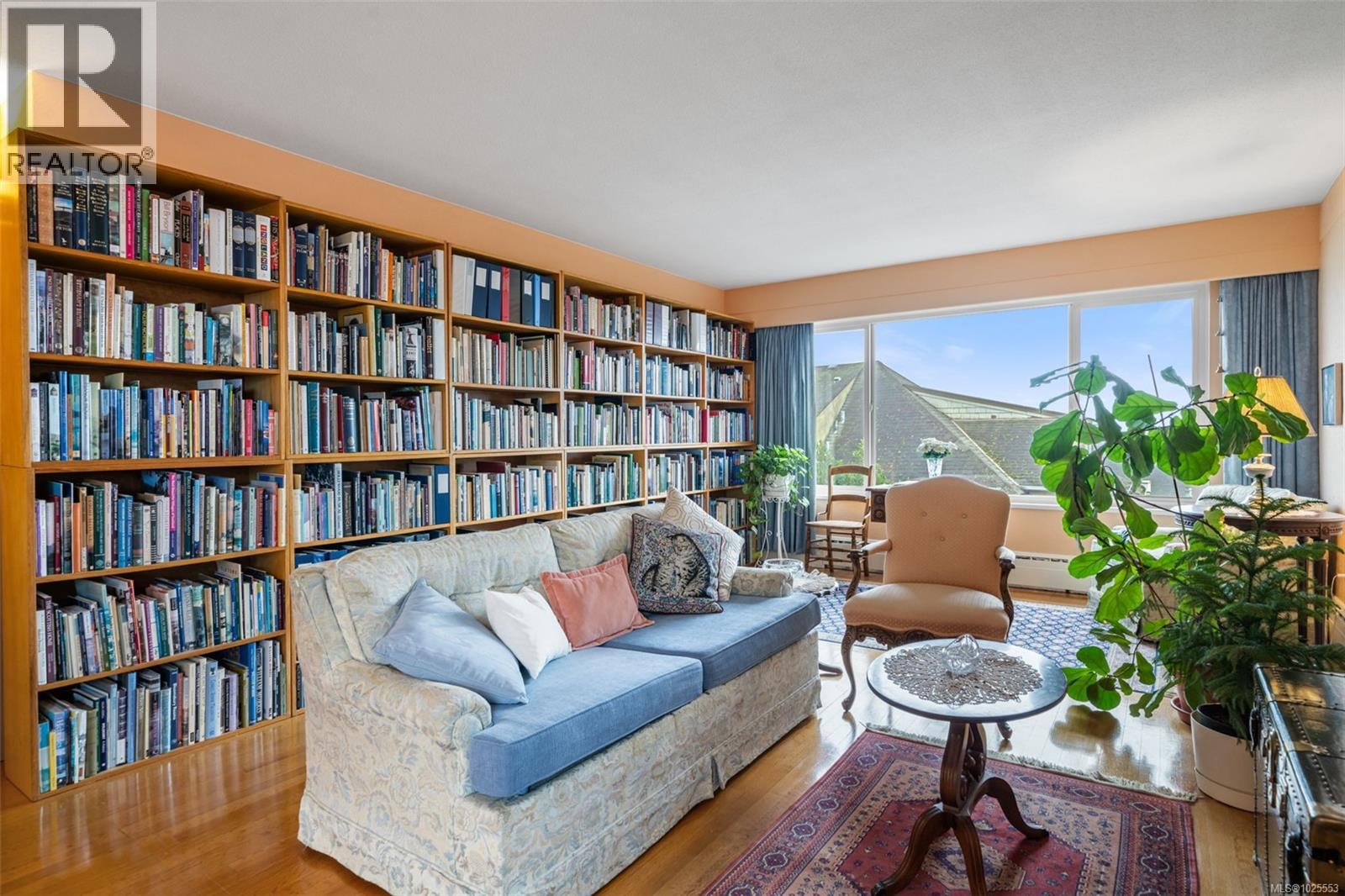 #305 1270 BEACH DR - 20