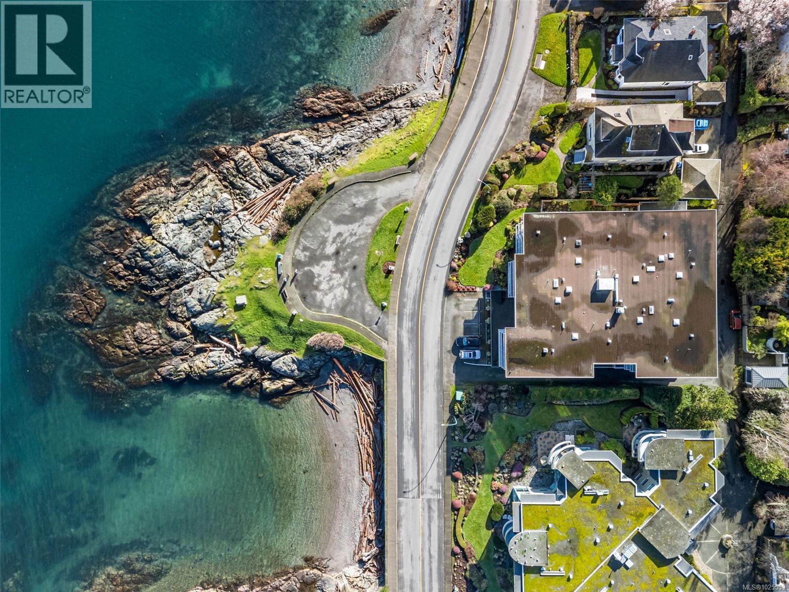 305 1270 Beach Drive - main photo