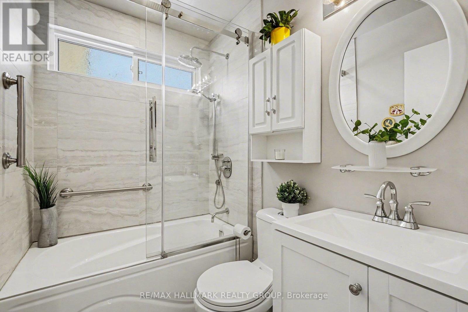 1044 ADLEY ROAD - 21