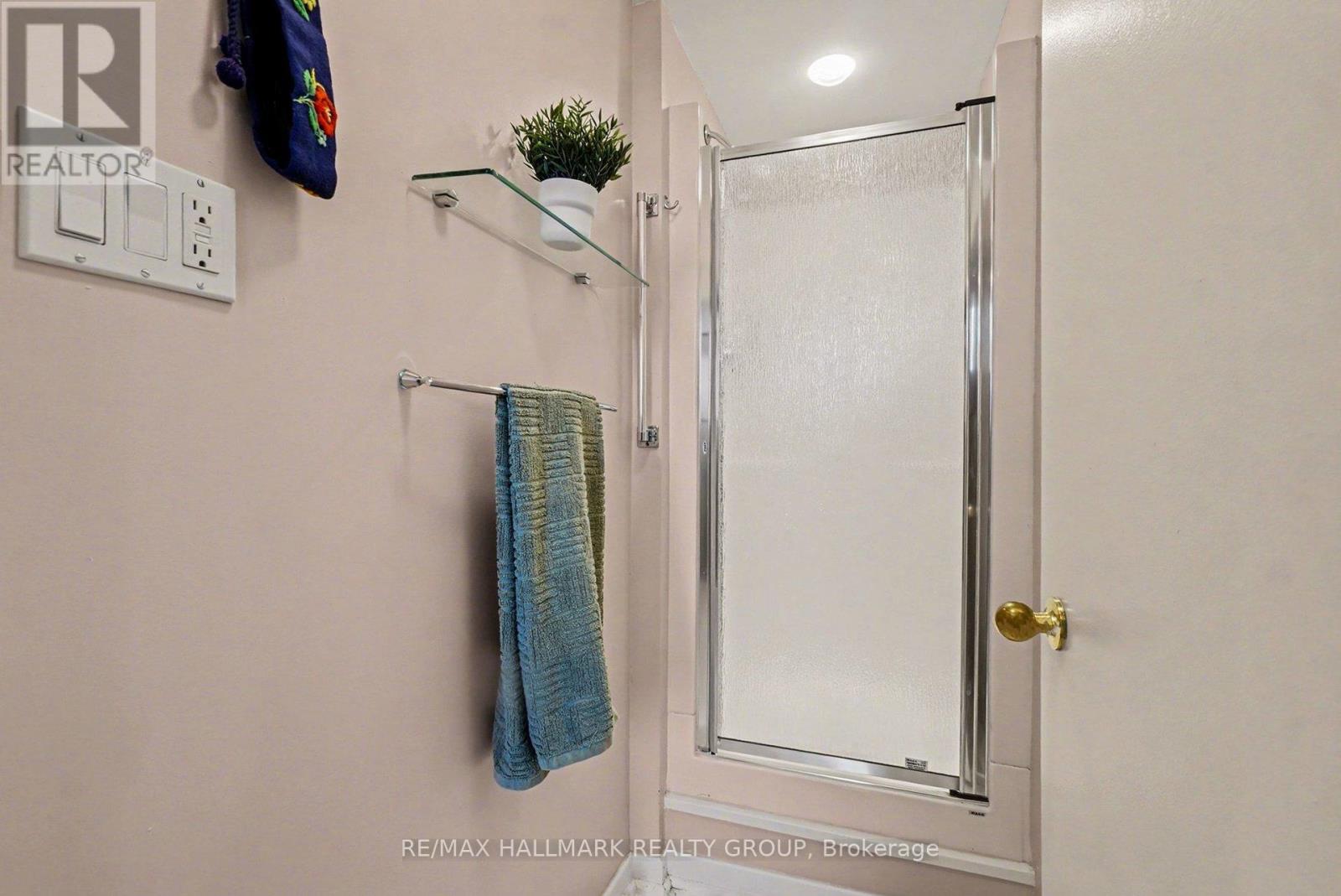 1044 ADLEY ROAD - 28