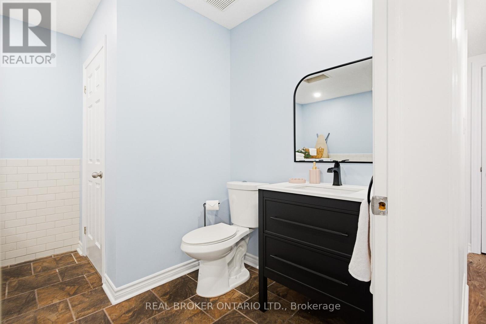 5723 LOYALIST STREET - 32