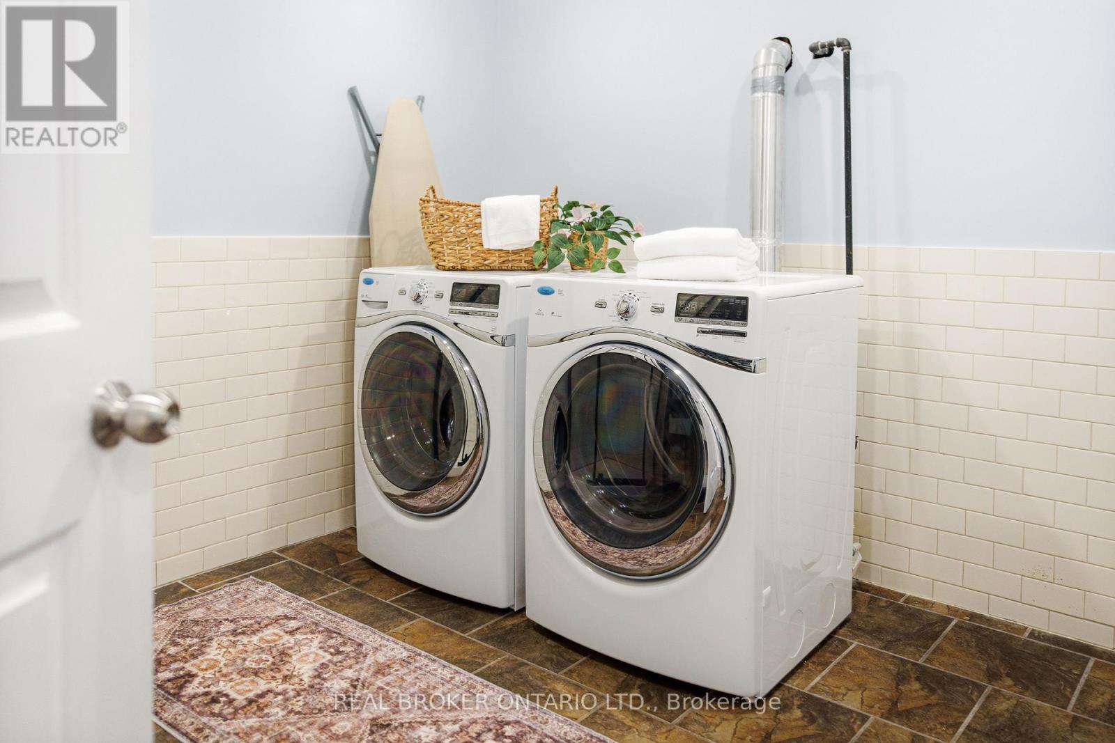 5723 LOYALIST STREET - 34