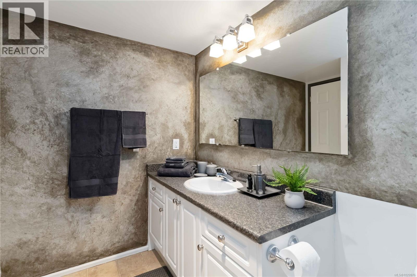 314 3255 Glasgow Avenue, Saanich