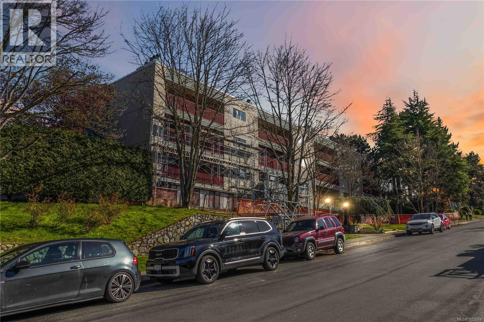 314 3255 Glasgow Avenue, Saanich