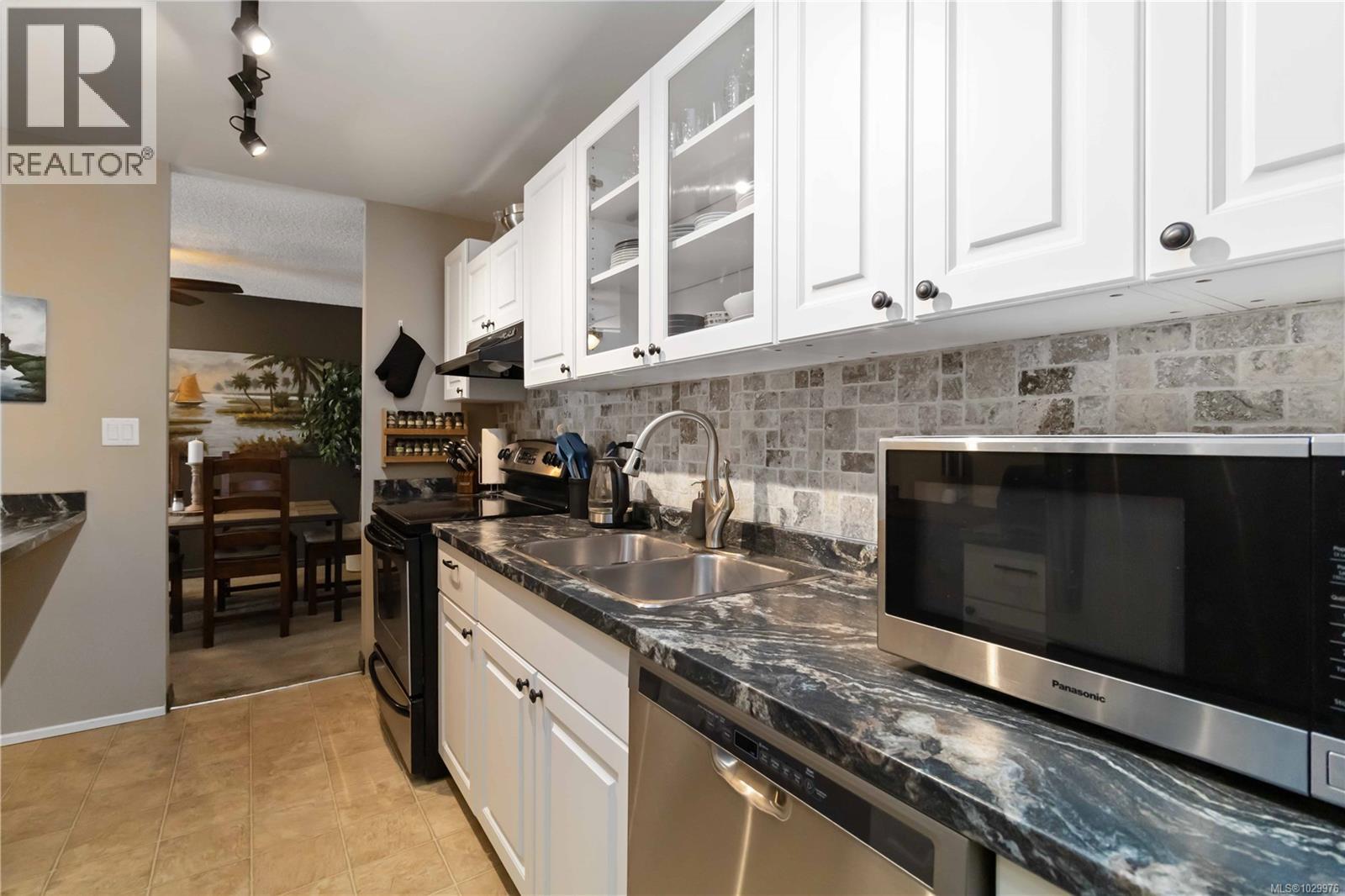 314 3255 Glasgow Avenue, Saanich