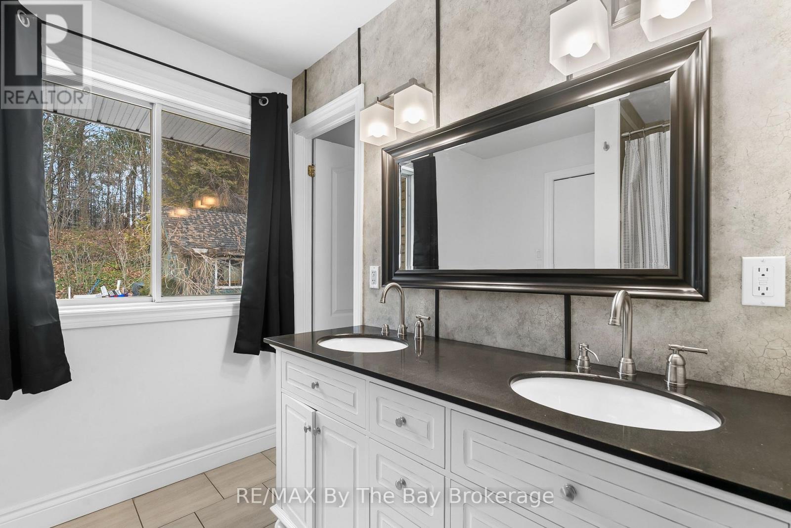 15 DEANNA DRIVE - 20