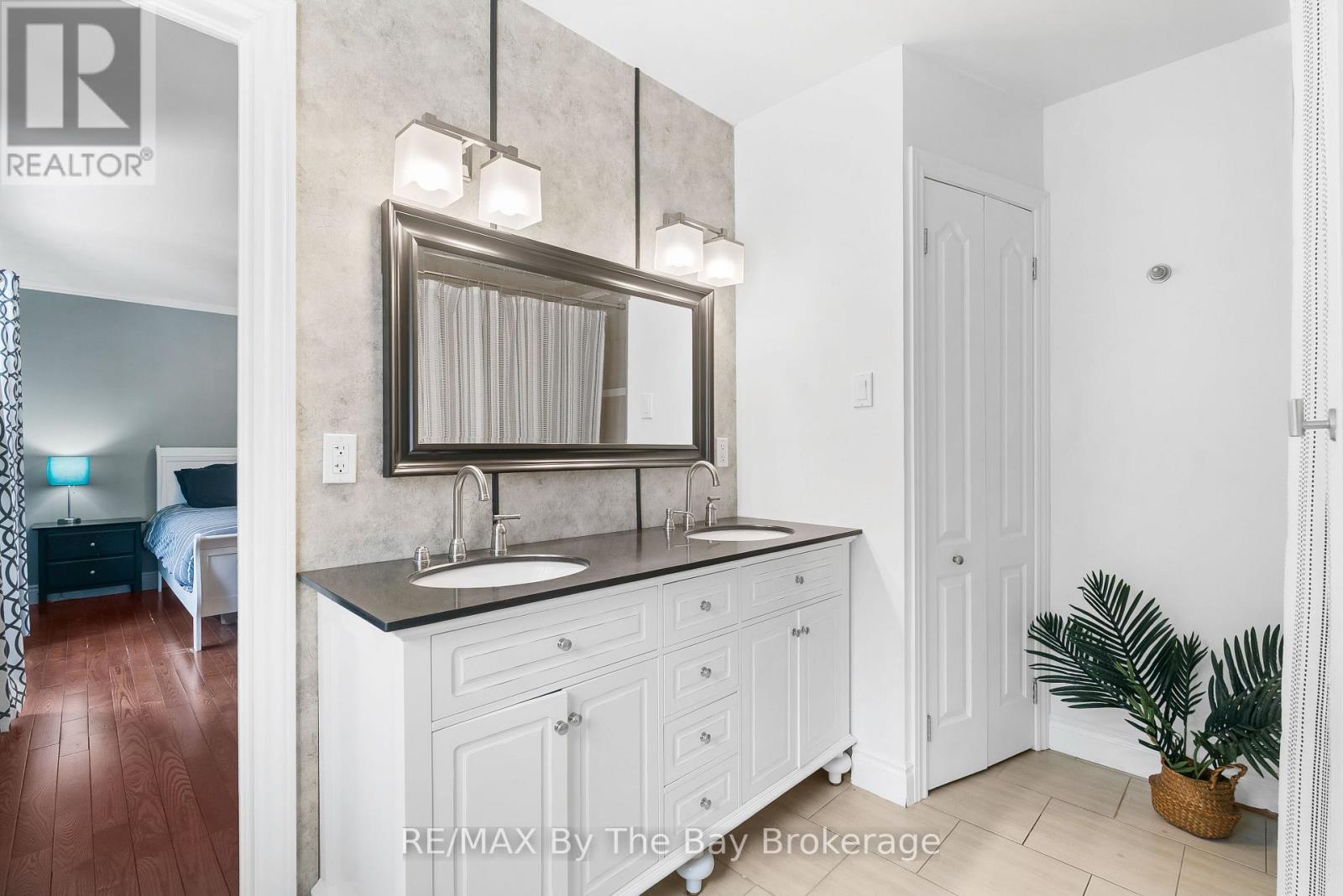 15 DEANNA DRIVE - 21