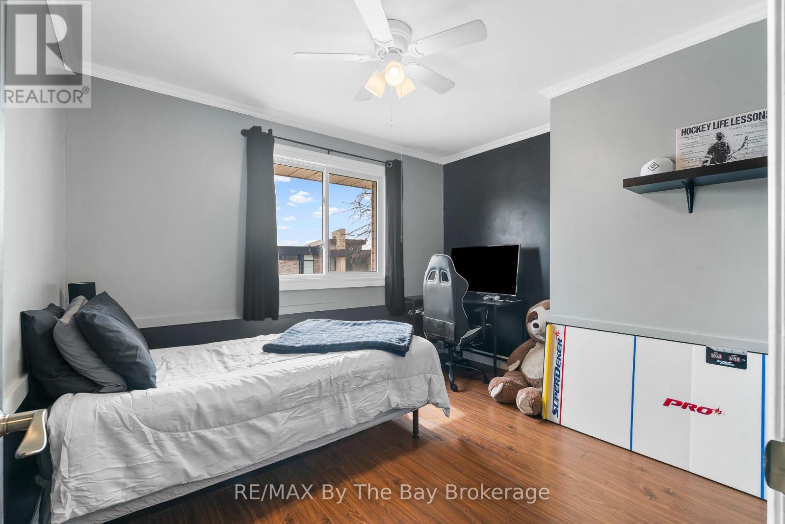 15 DEANNA DRIVE - 26