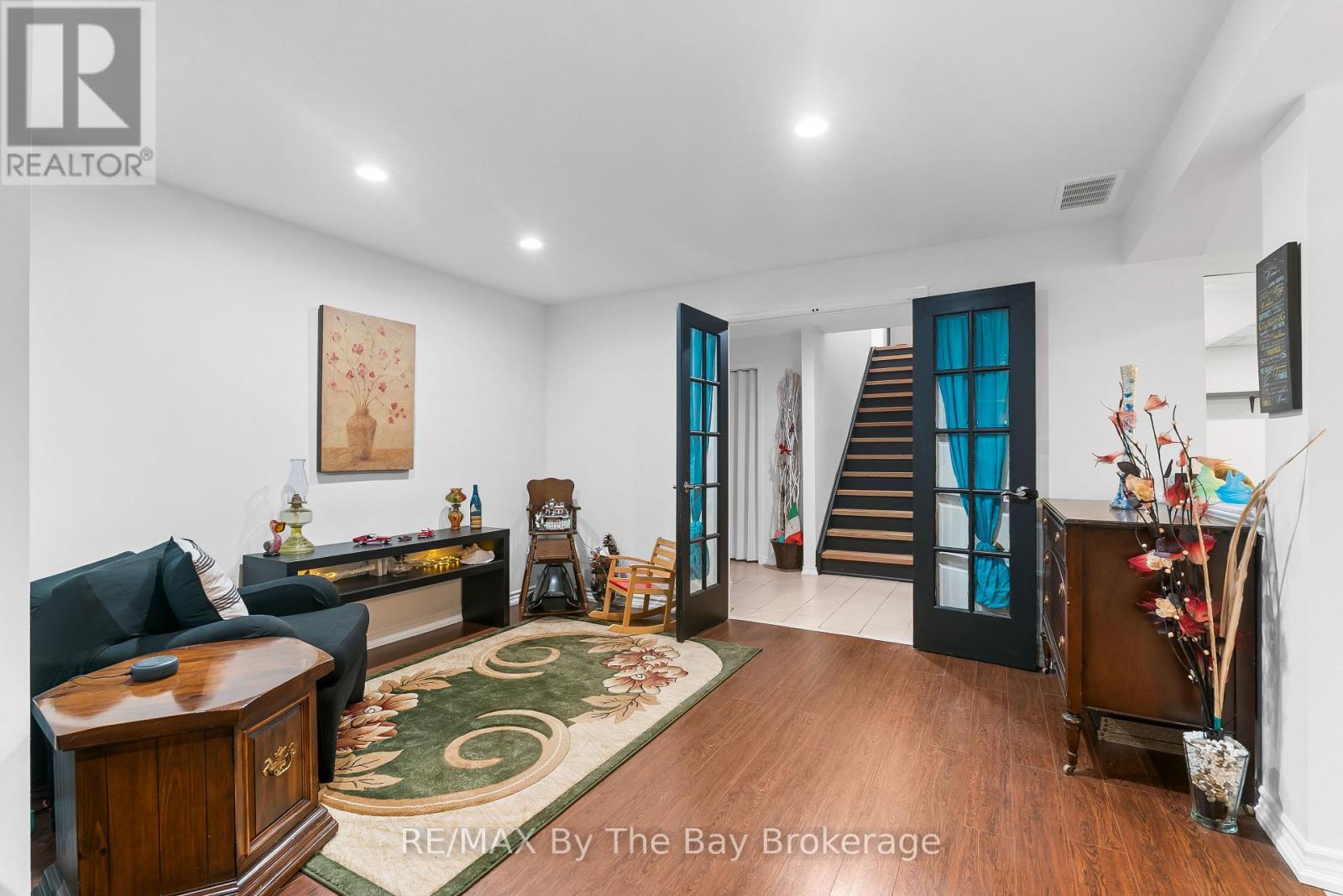 15 DEANNA DRIVE - 30