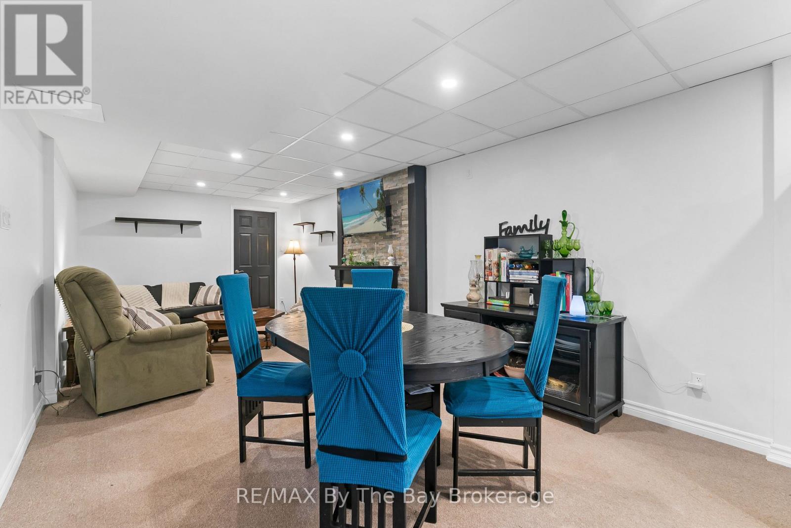 15 DEANNA DRIVE - 31