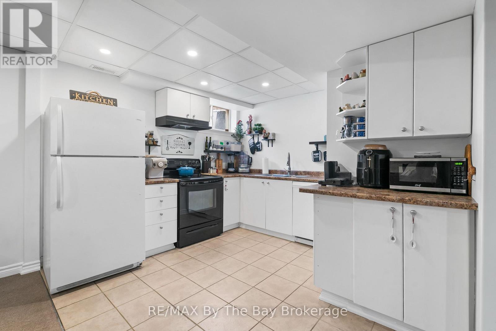 15 DEANNA DRIVE - 35