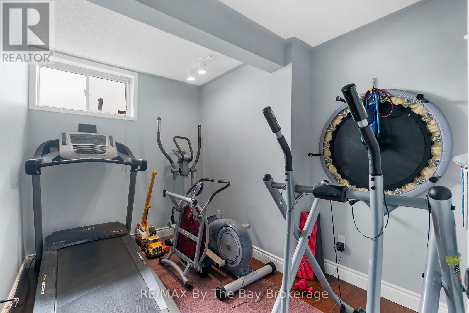 15 DEANNA DRIVE - 38