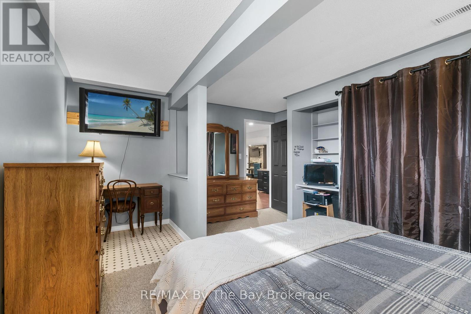 15 DEANNA DRIVE - 40