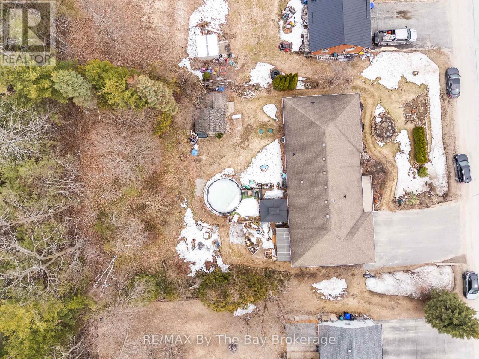 15 DEANNA DRIVE - 48