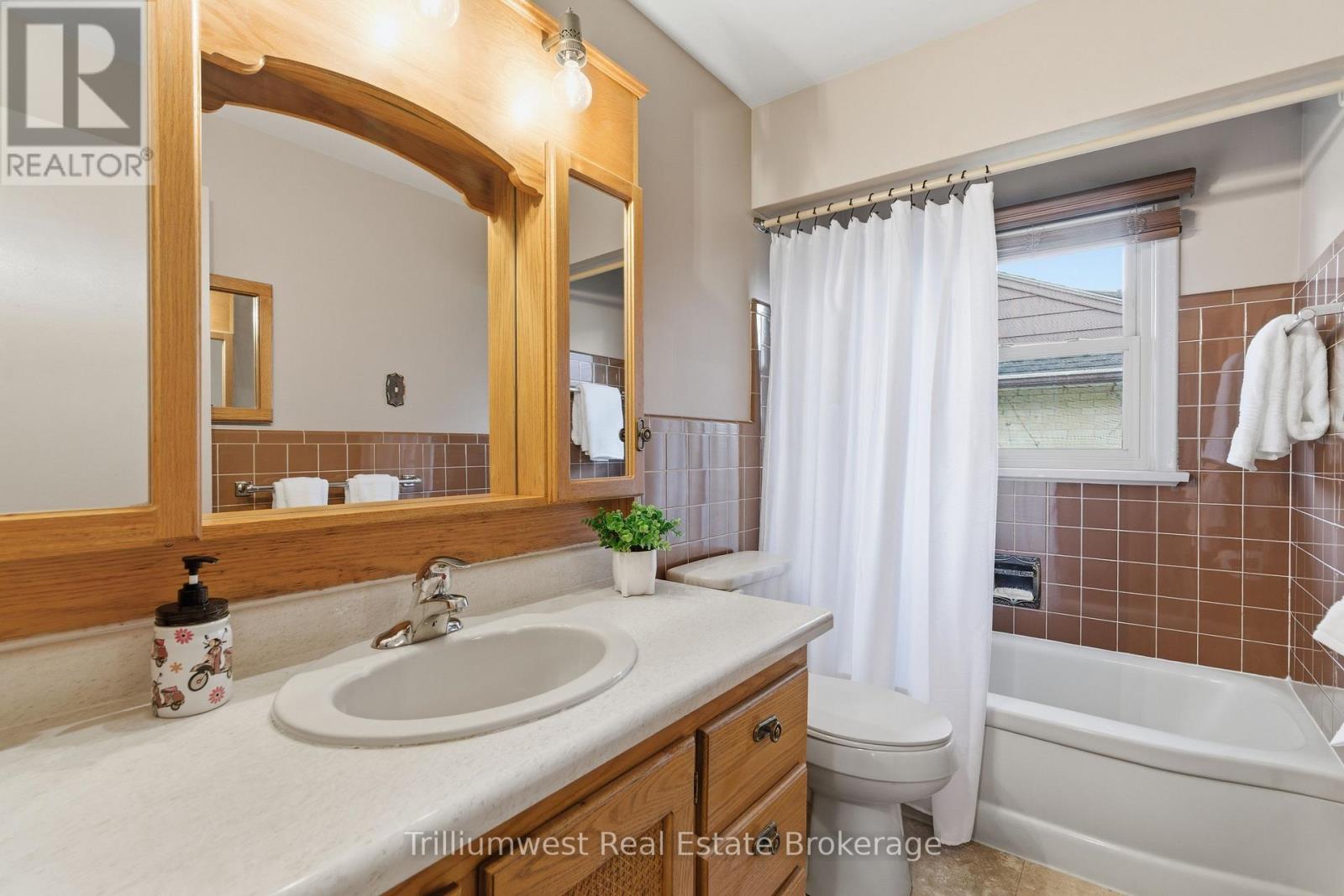 135 BURBANK ROAD - 22