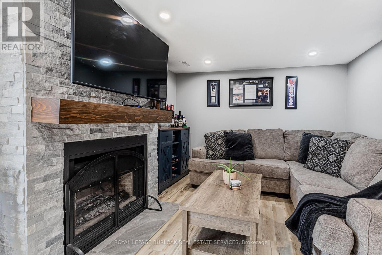 #43 2065 AMHERST HEIGHTS COURT - 19