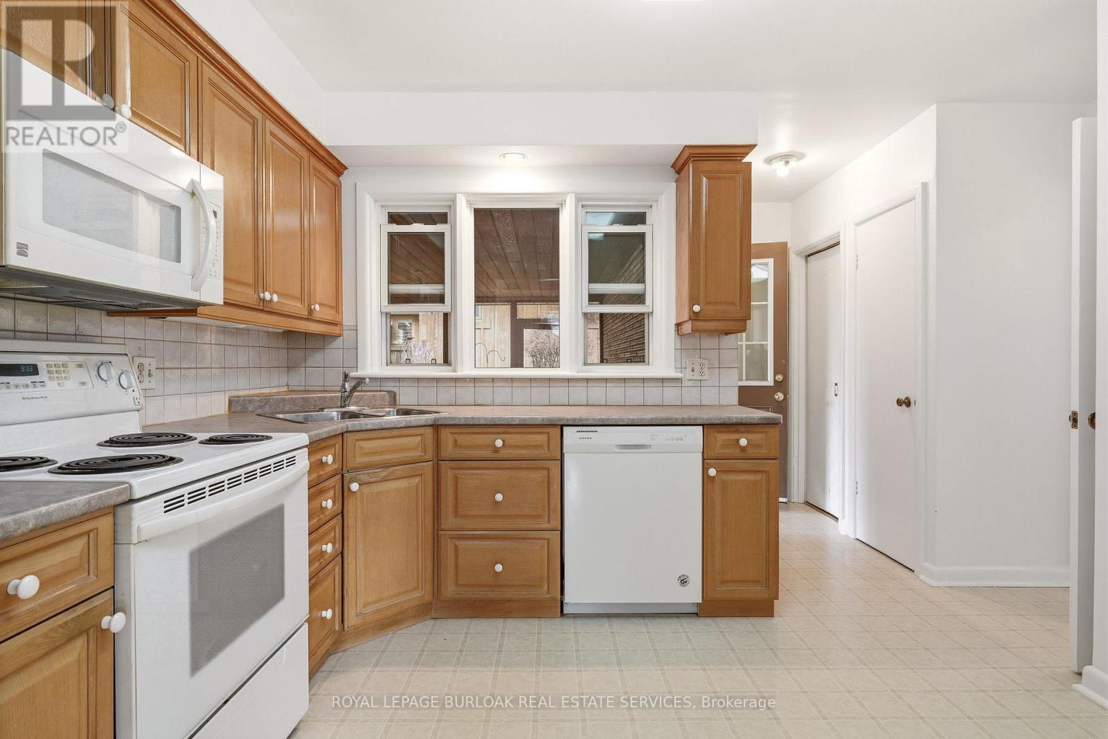 890 FALCON BOULEVARD - 20