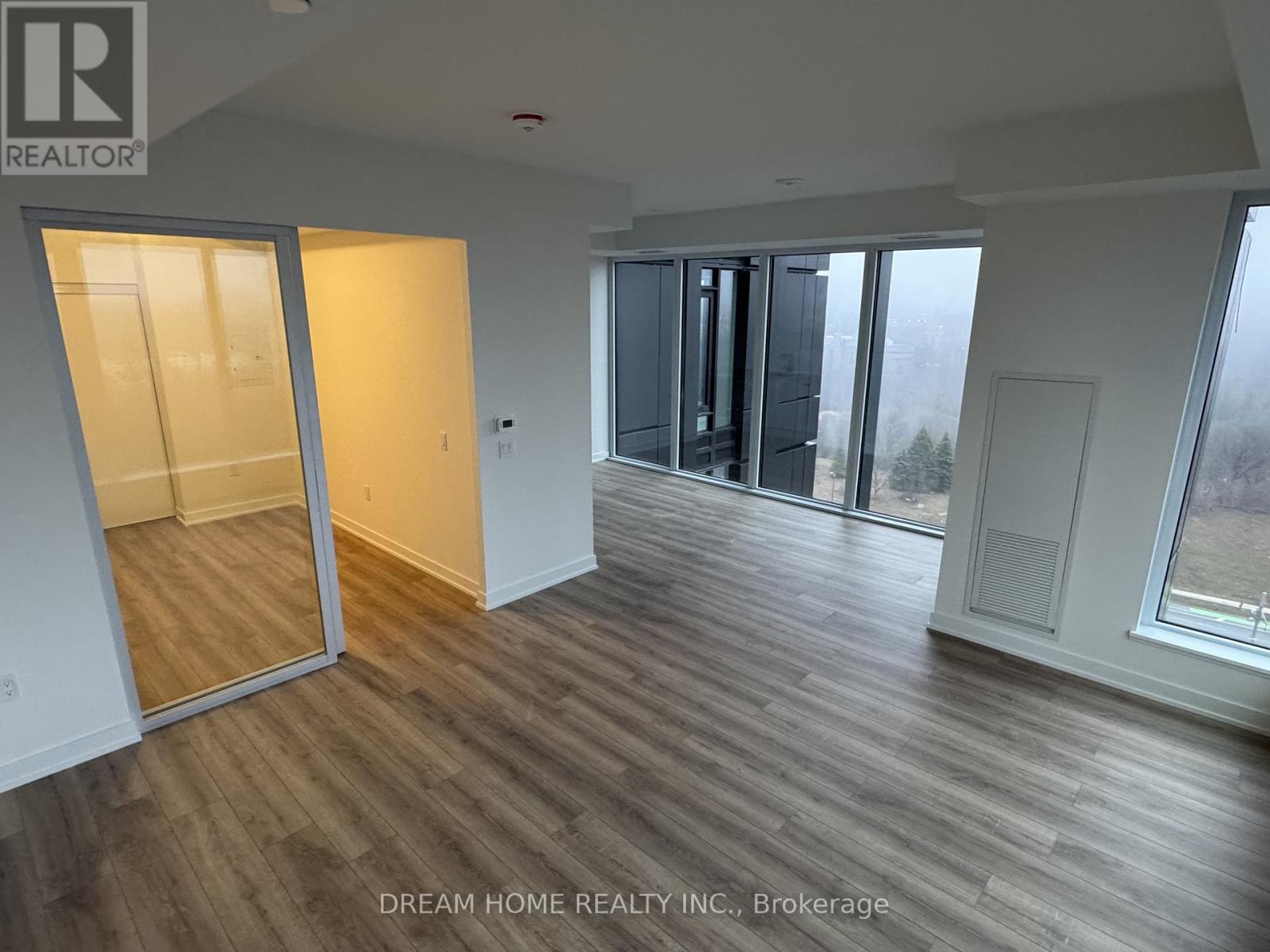 1111 - 5 QUARRINGTON LANE