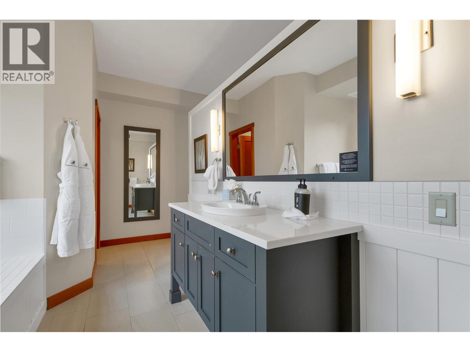 #422 105 VILLAGE CENTRE COURT - 21