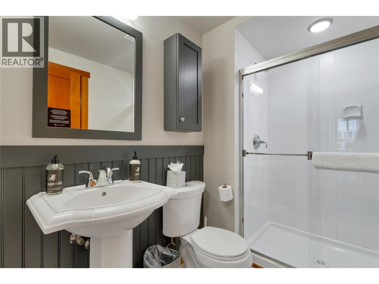 #422 105 VILLAGE CENTRE COURT - 33