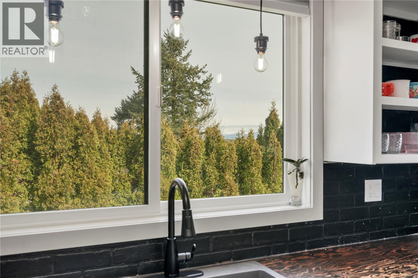 241 Alder St S, Campbell River