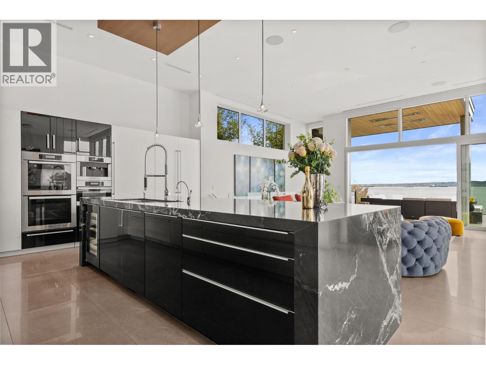 3906 MARINE DRIVE, West Vancouver