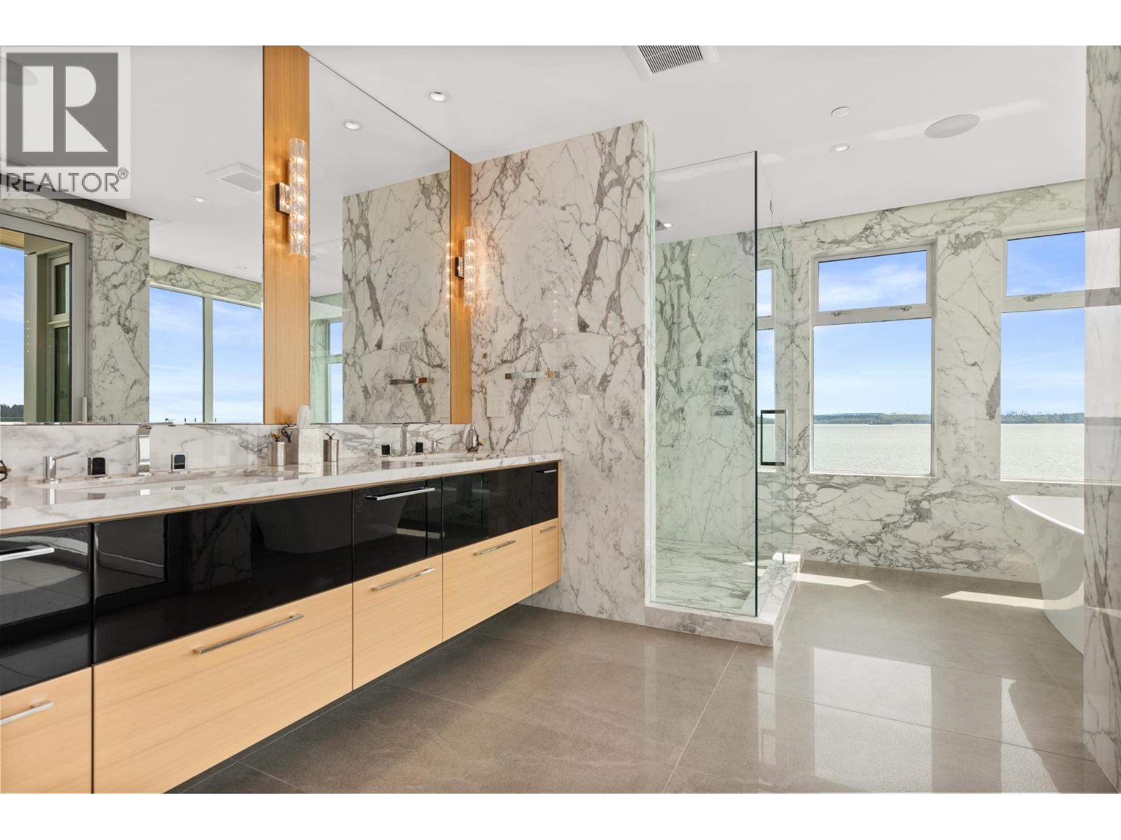 3906 MARINE DRIVE, West Vancouver