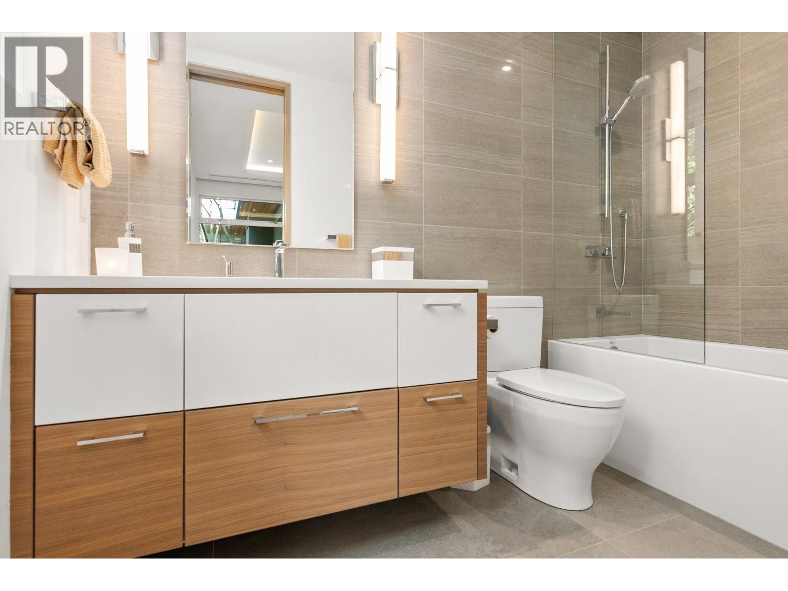 3906 MARINE DRIVE, West Vancouver