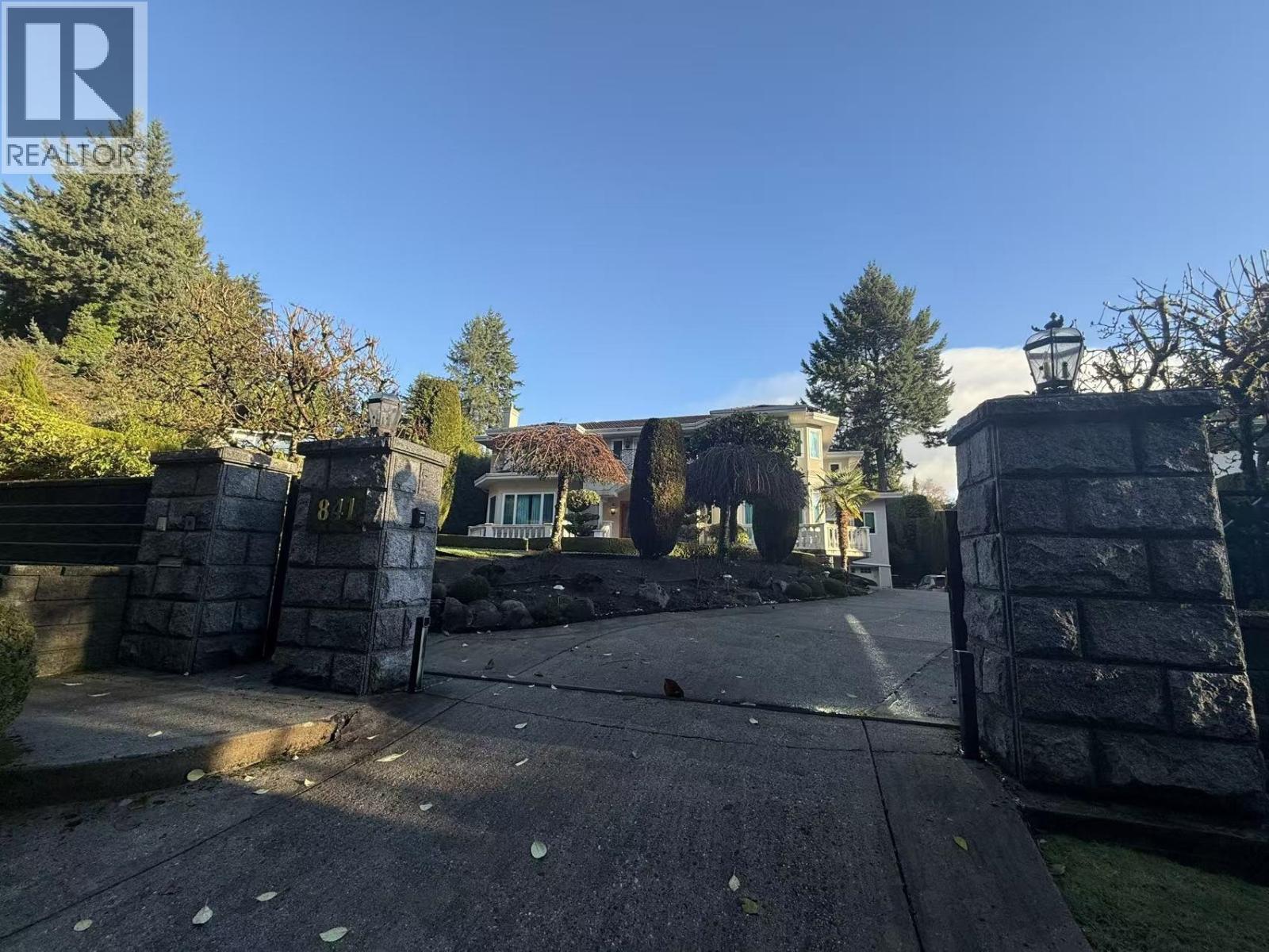 841 HIGHLAND Drive - photo 2