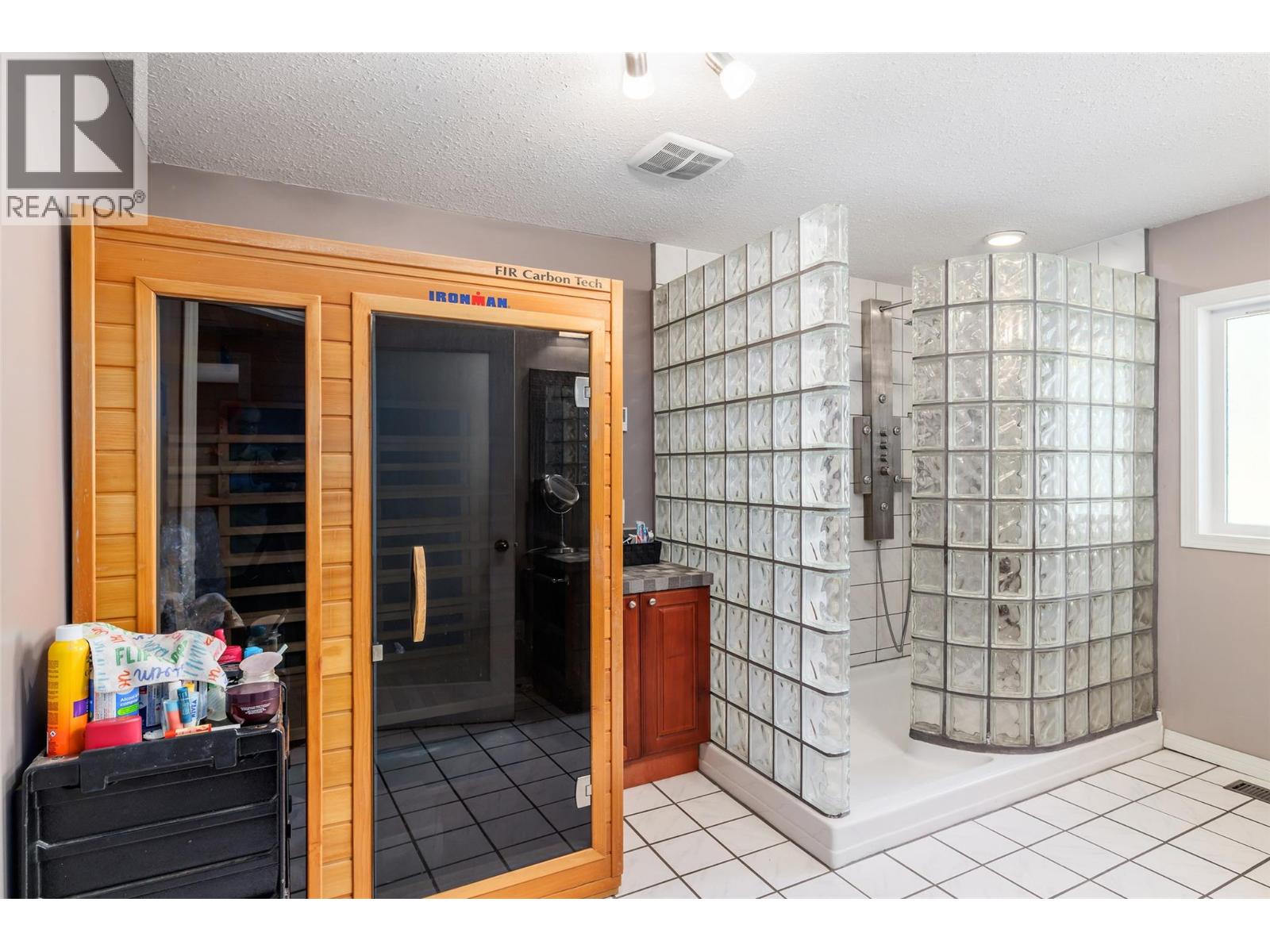  7992 Falcon Ridge Crescent, Kelowna