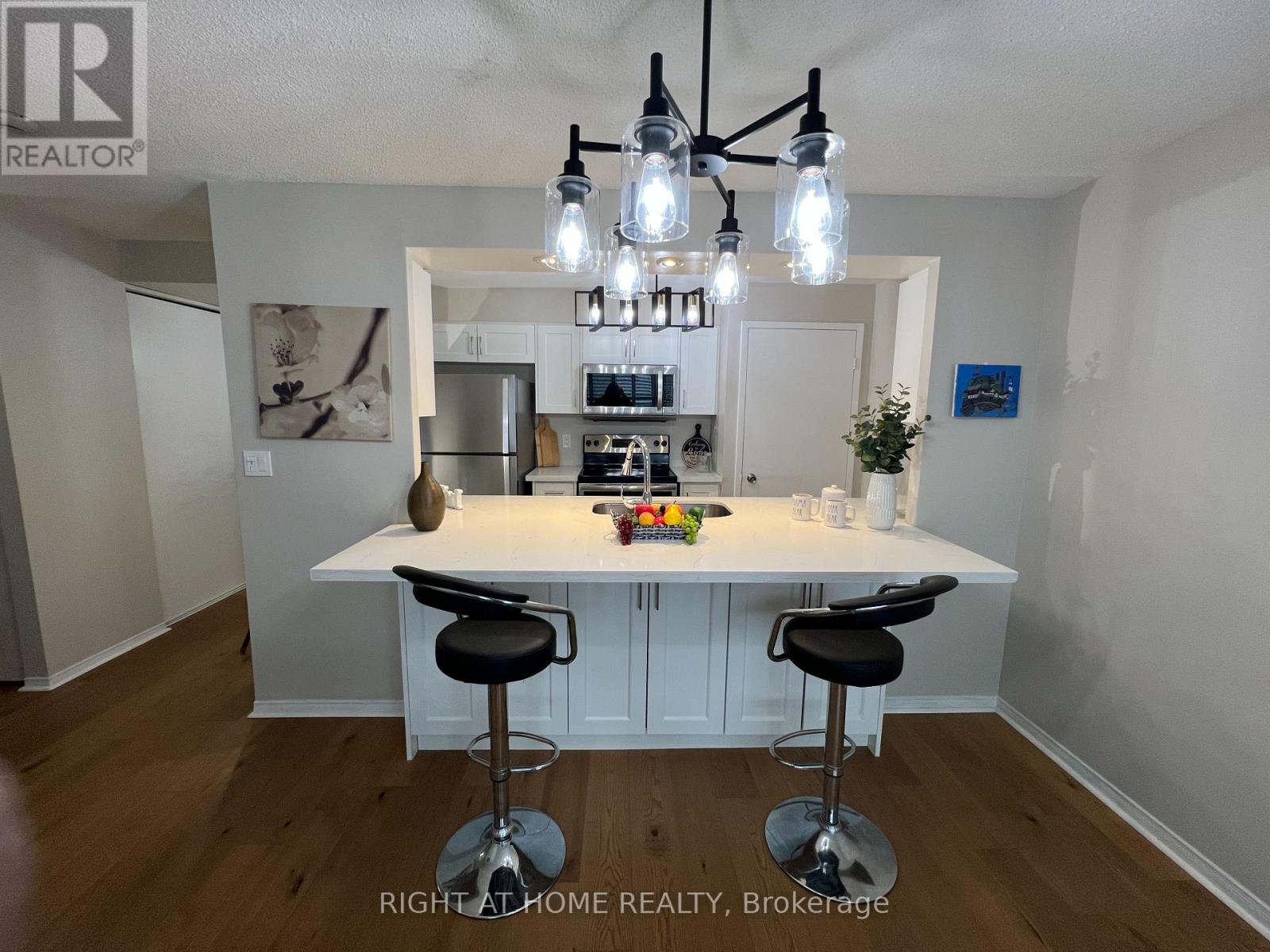 #706 90 DALE AVENUE - 14