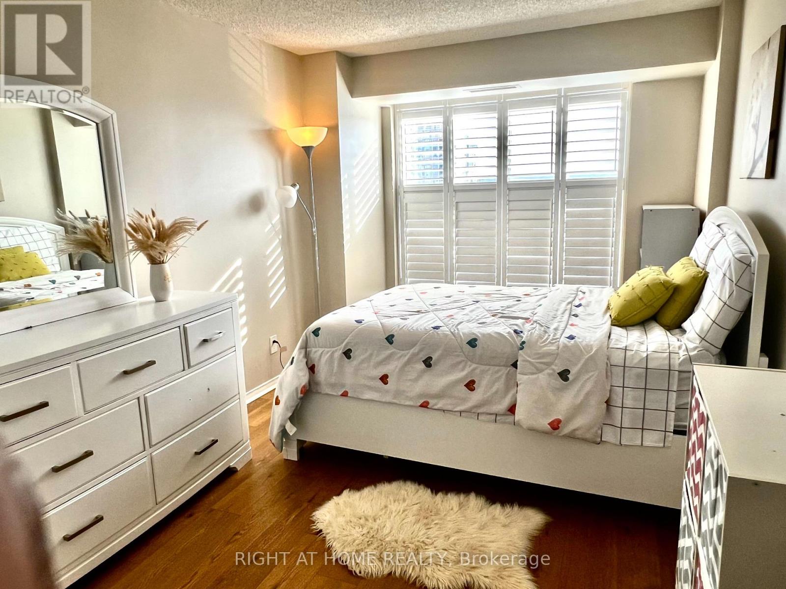 #706 90 DALE AVENUE - 21