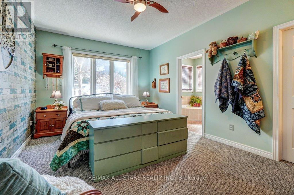 32 OAKSIDE DRIVE - 20