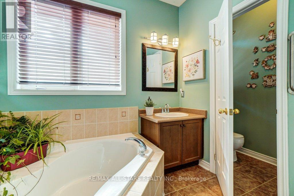 32 OAKSIDE DRIVE - 23