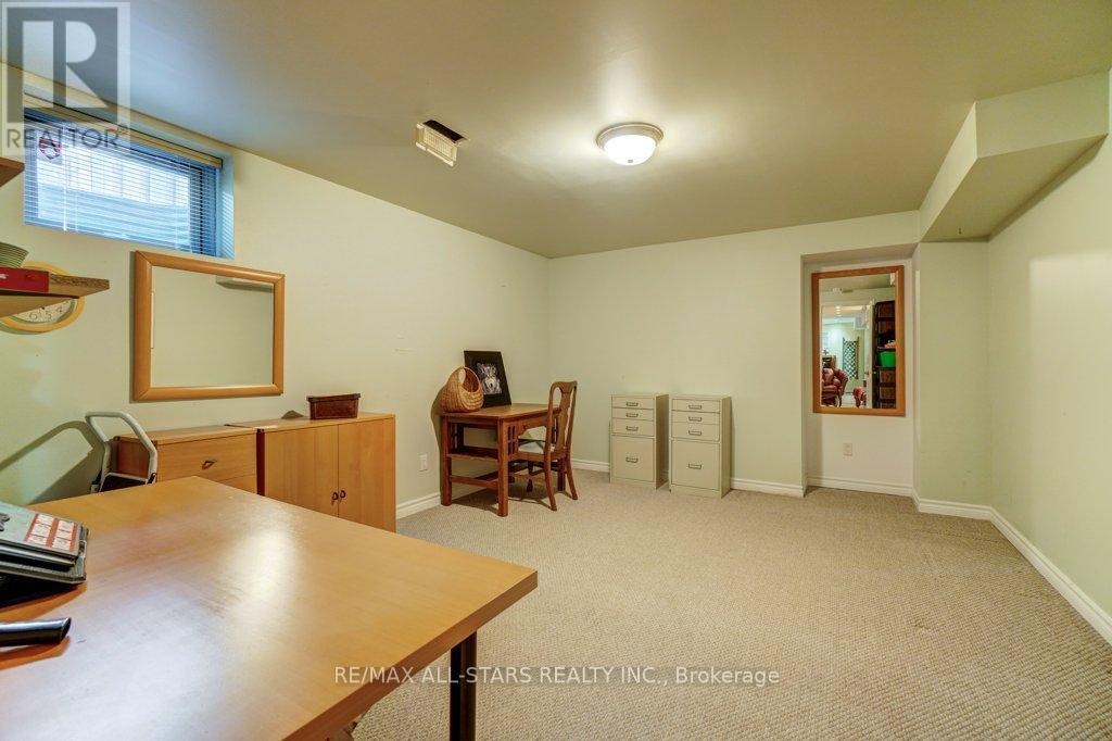 32 OAKSIDE DRIVE - 37