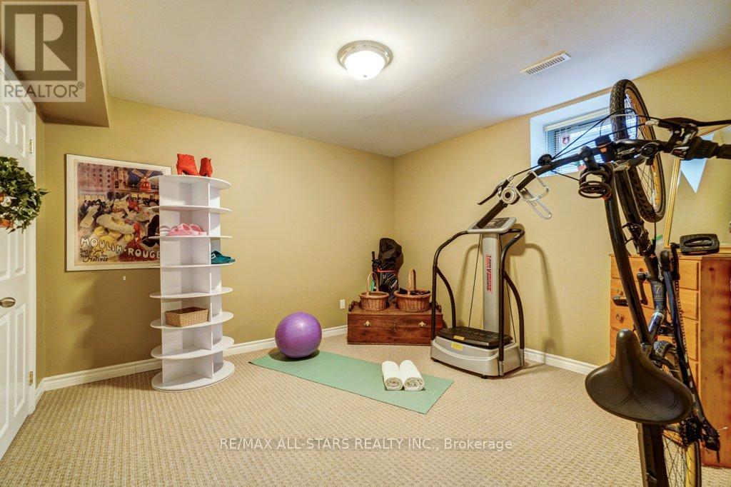 32 OAKSIDE DRIVE - 39