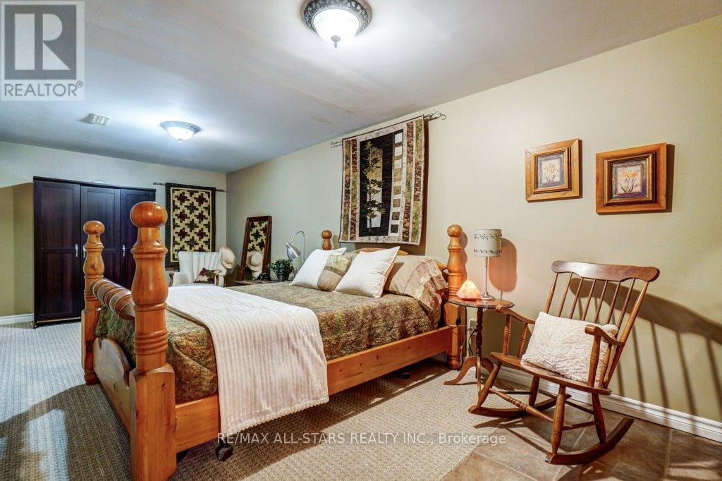 32 OAKSIDE DRIVE - 41