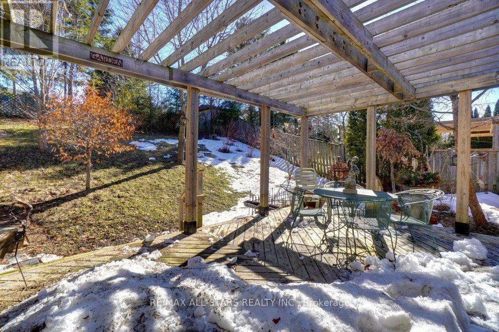 32 OAKSIDE DRIVE - 46