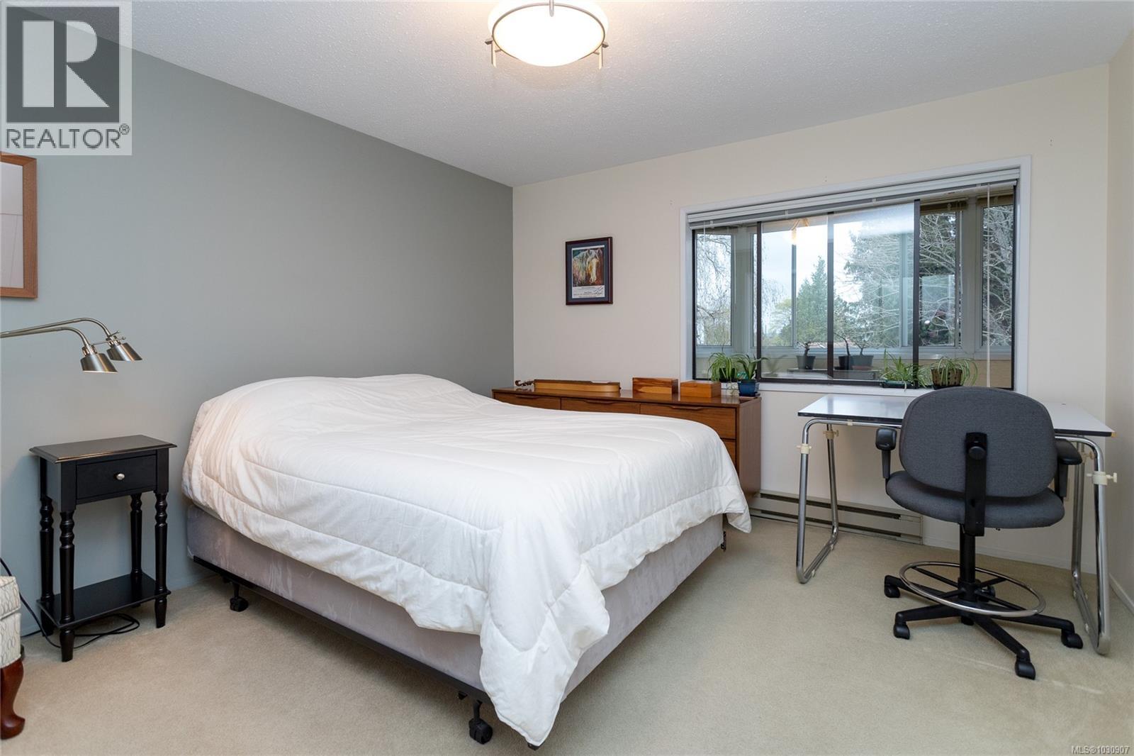 303 9900 Fifth St, Sidney