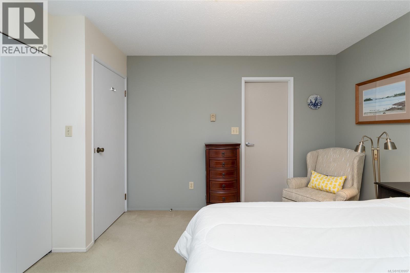 303 9900 Fifth St, Sidney