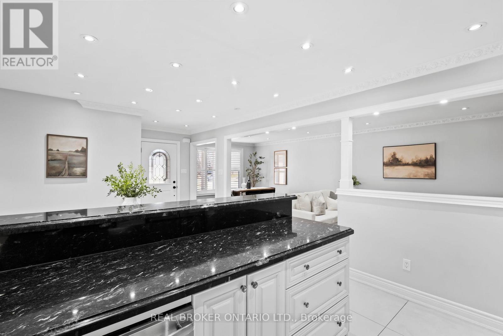 704 COULSON AVENUE - 16