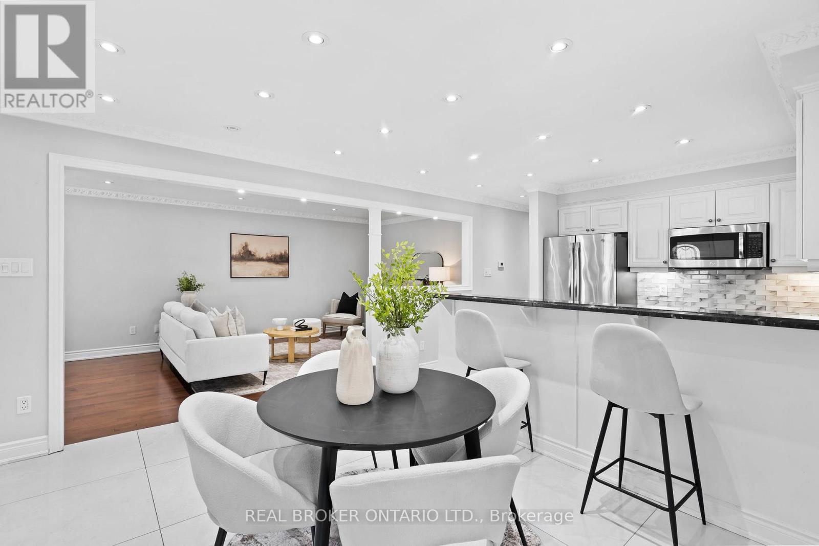 704 COULSON AVENUE - 18