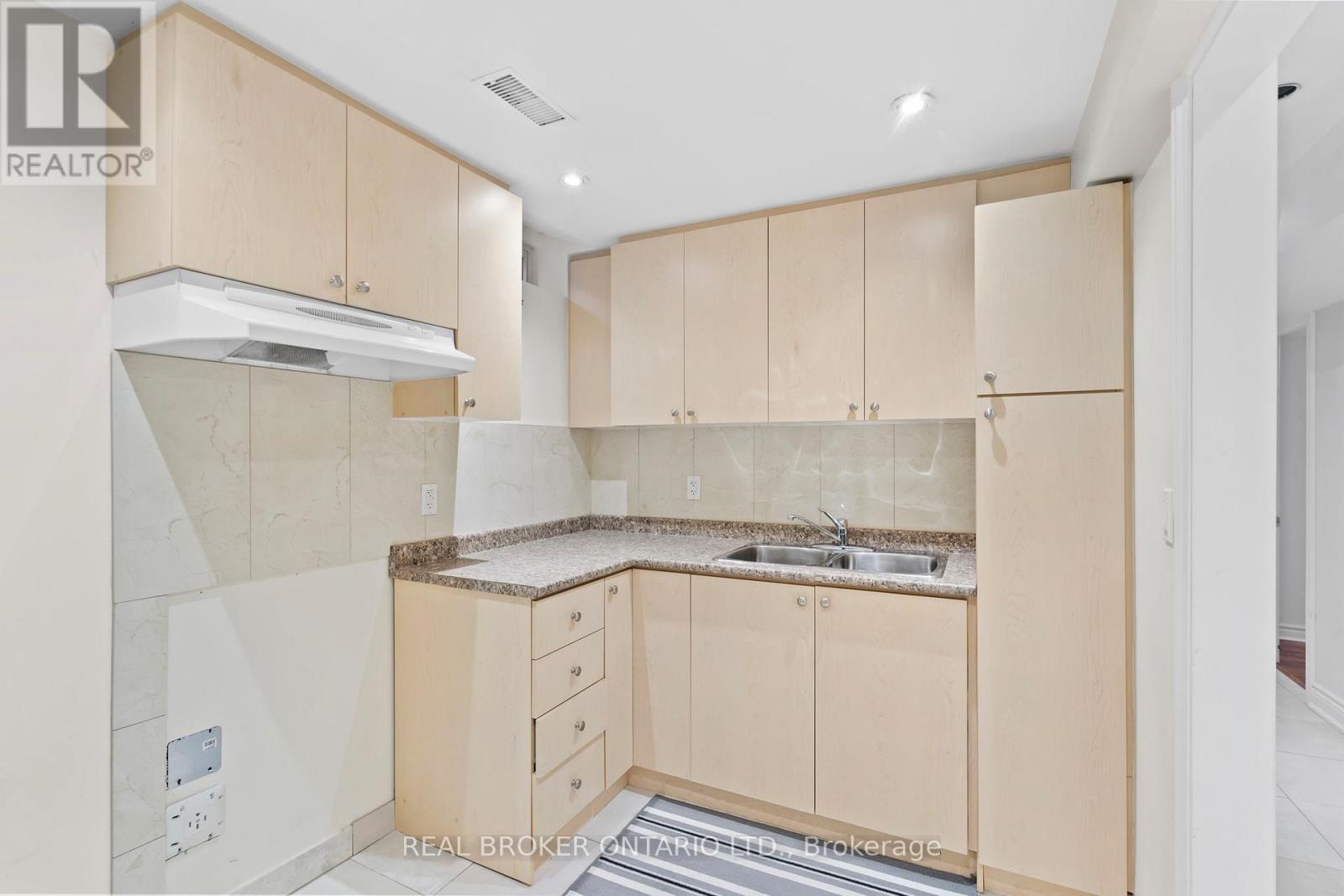 704 COULSON AVENUE - 40