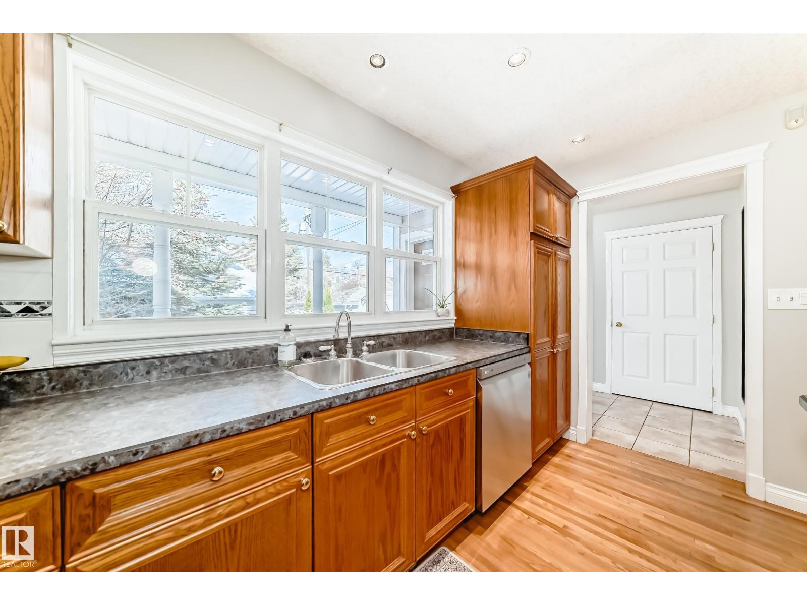 10812 128 ST NW, Edmonton