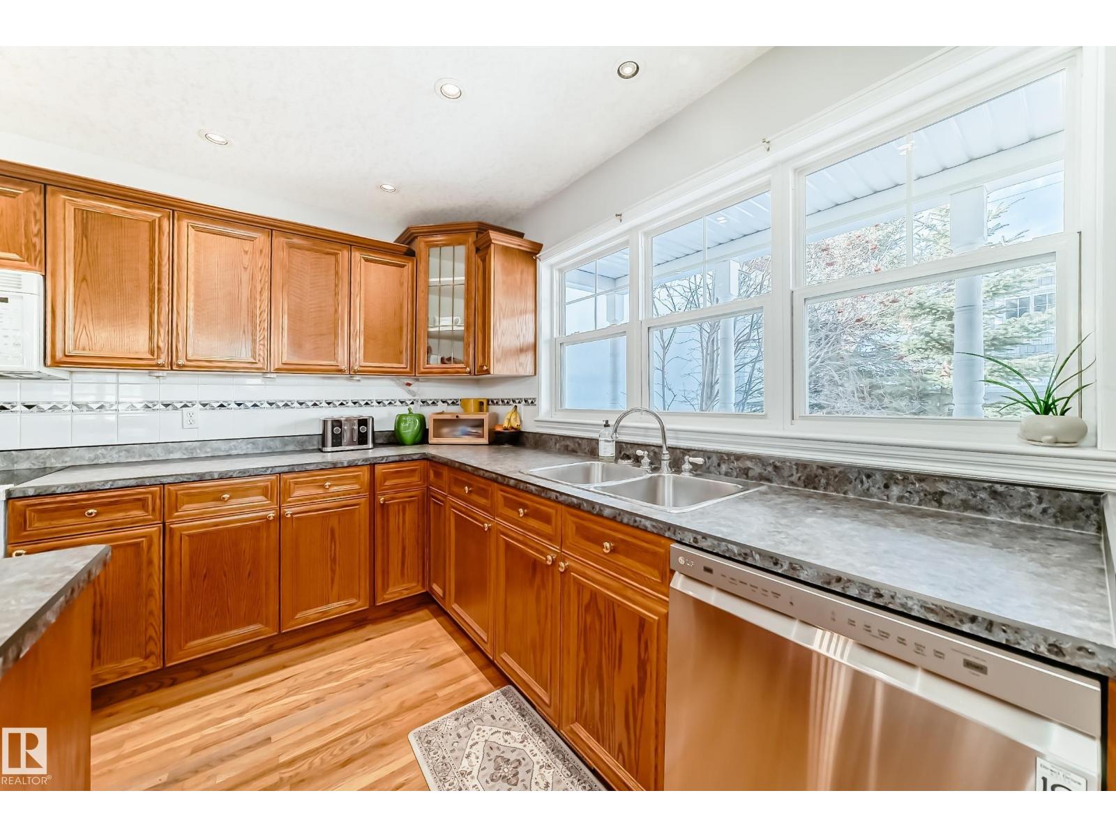 10812 128 ST NW, Edmonton