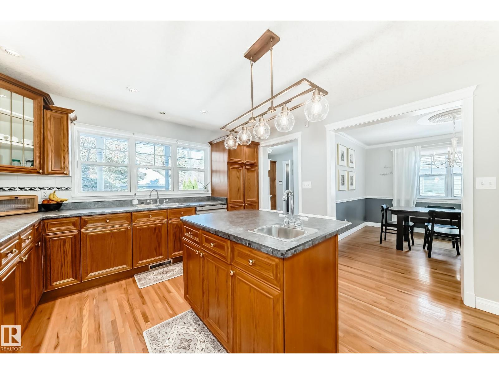 10812 128 ST NW, Edmonton