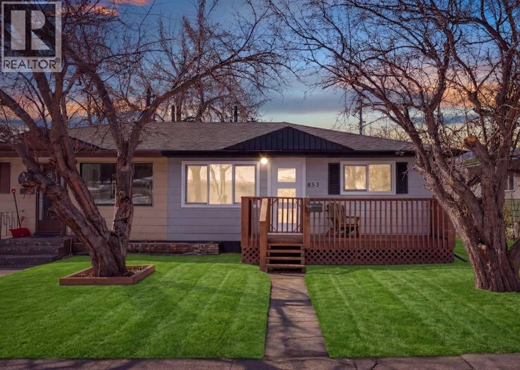 853 Northmount Drive NW, Calgary, Alberta