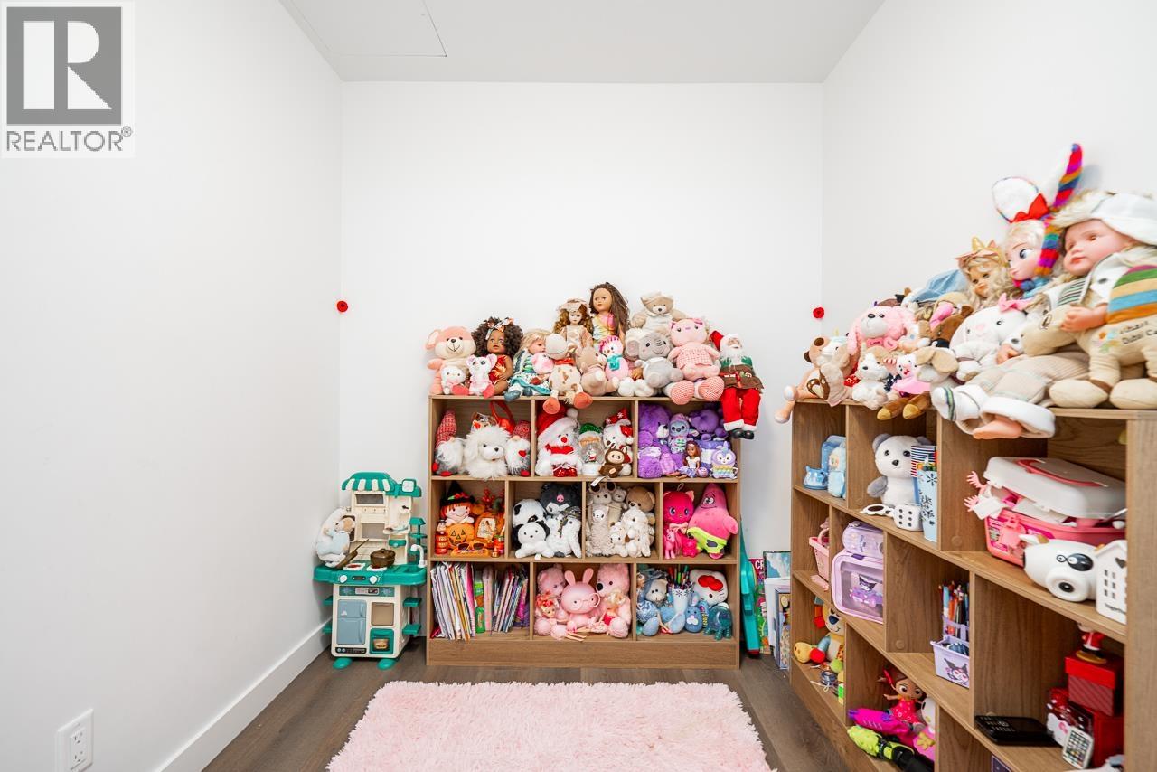 308 645 COMO LAKE AVENUE, Coquitlam